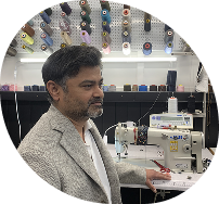 Portrait de Yogesh, couturier chez Patel Retouche